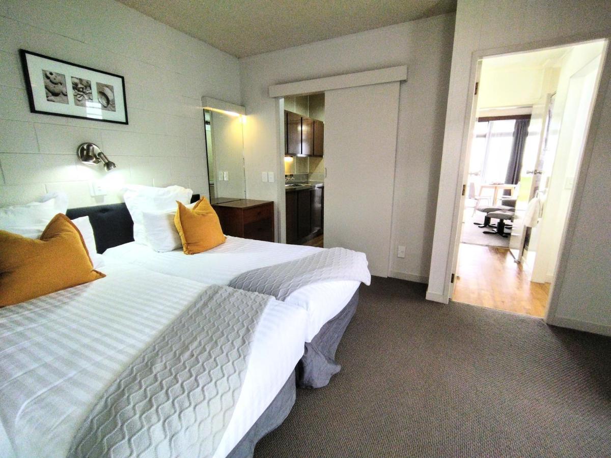 Whispering Sands Beachfront Motel Гизбърн Екстериор снимка