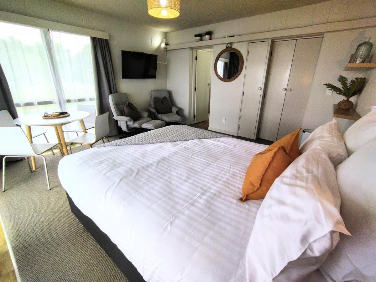 Whispering Sands Beachfront Motel Гизбърн Екстериор снимка