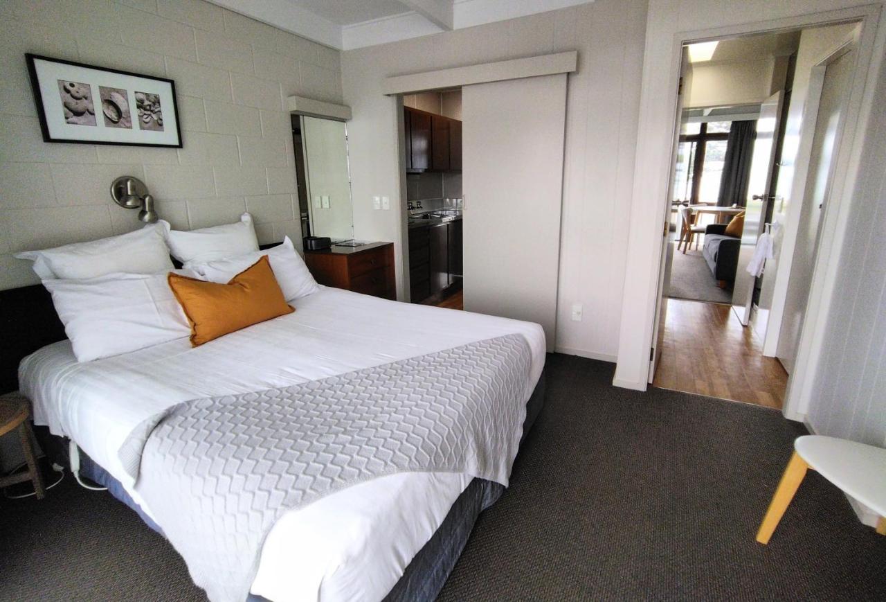 Whispering Sands Beachfront Motel Гизбърн Екстериор снимка