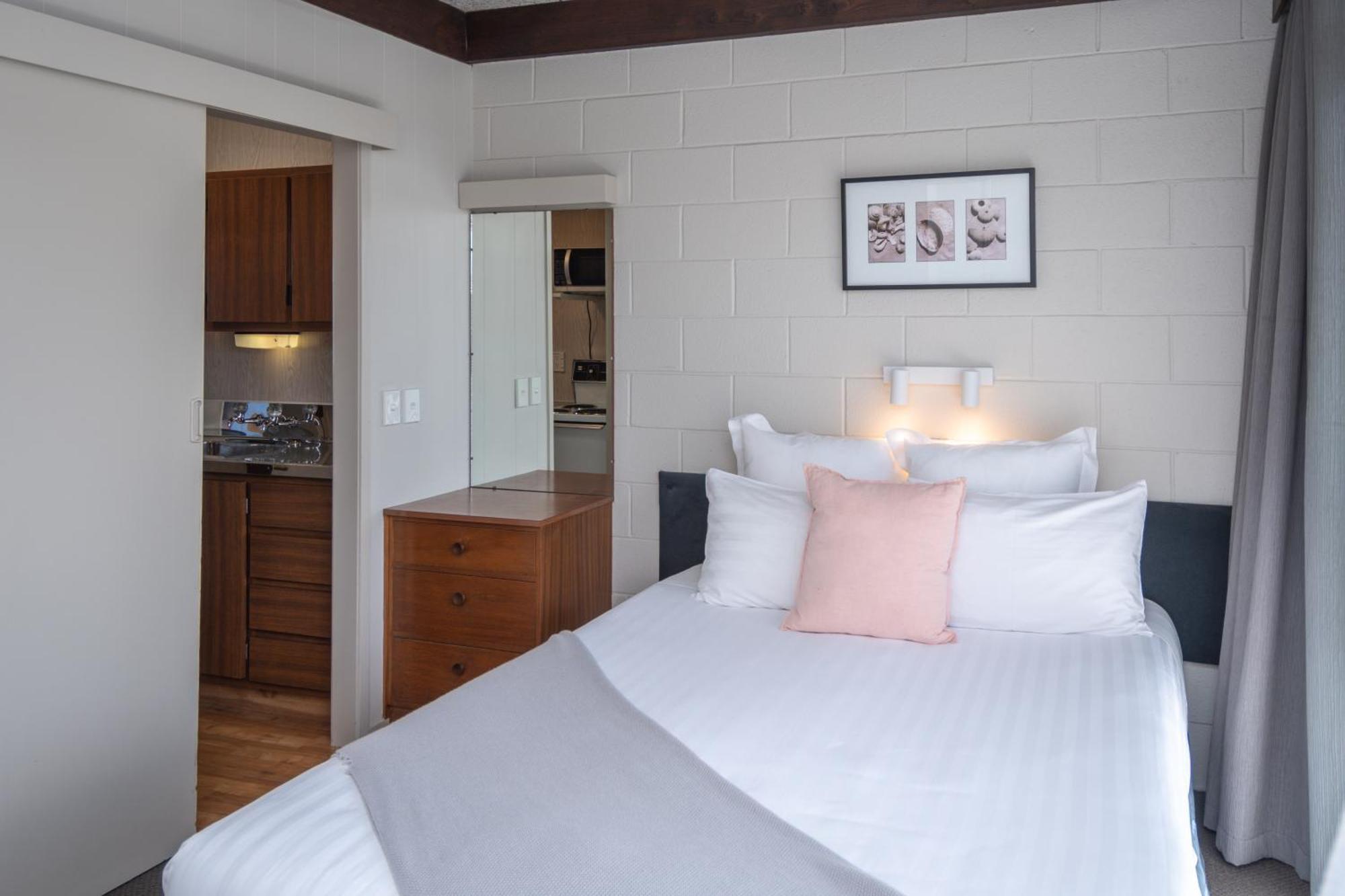 Whispering Sands Beachfront Motel Гизбърн Екстериор снимка
