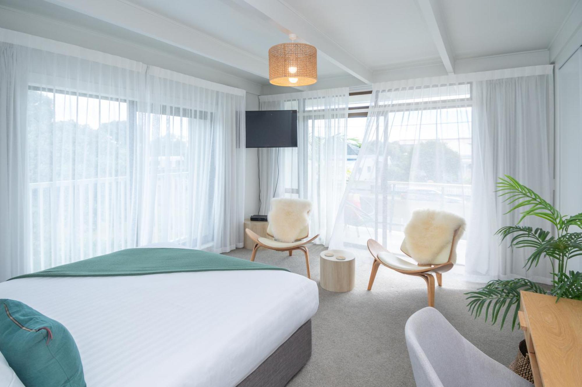 Whispering Sands Beachfront Motel Гизбърн Екстериор снимка