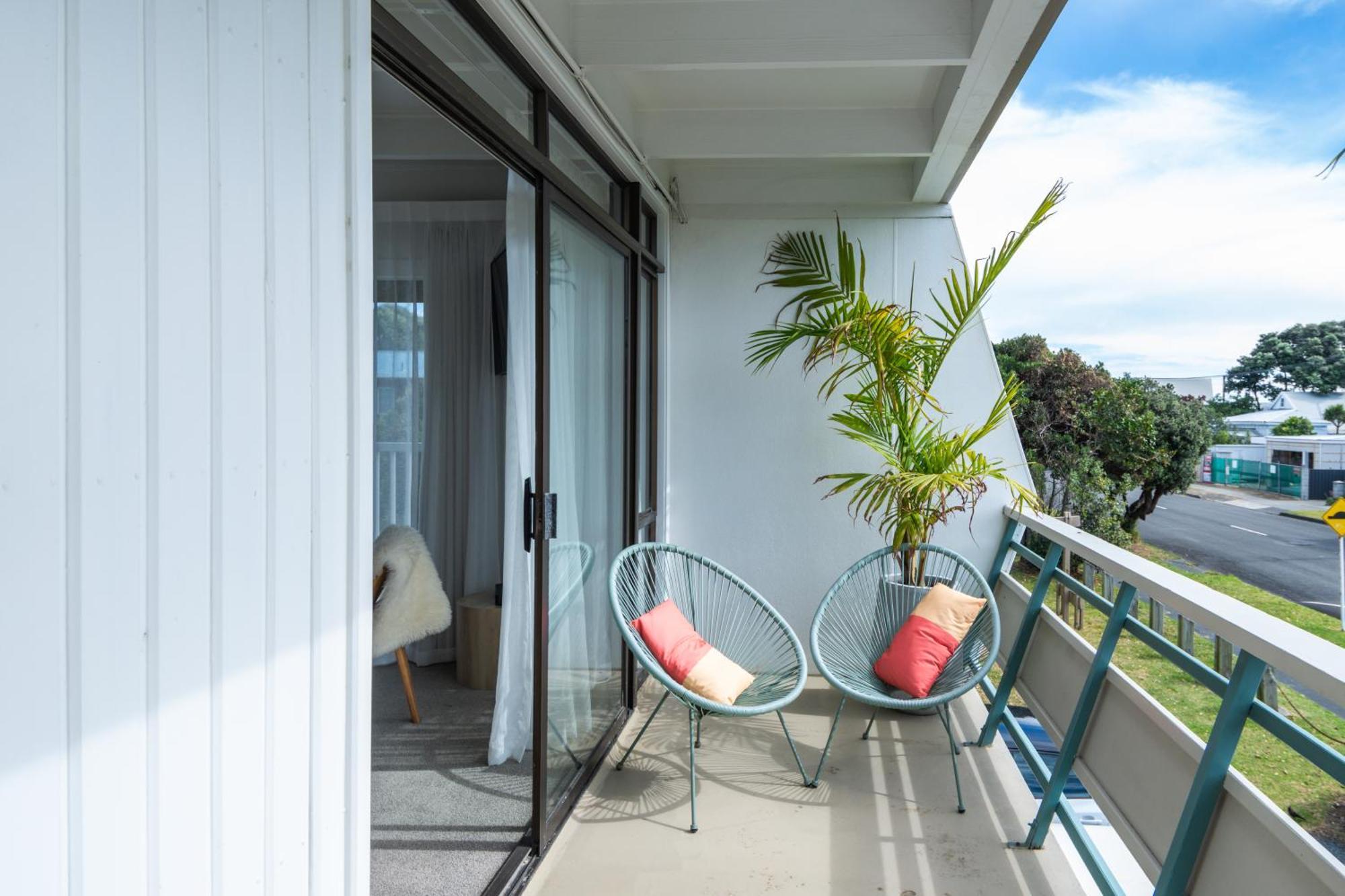Whispering Sands Beachfront Motel Гизбърн Екстериор снимка