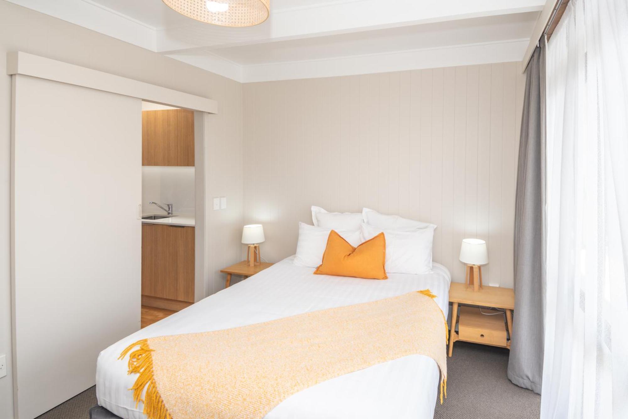Whispering Sands Beachfront Motel Гизбърн Екстериор снимка