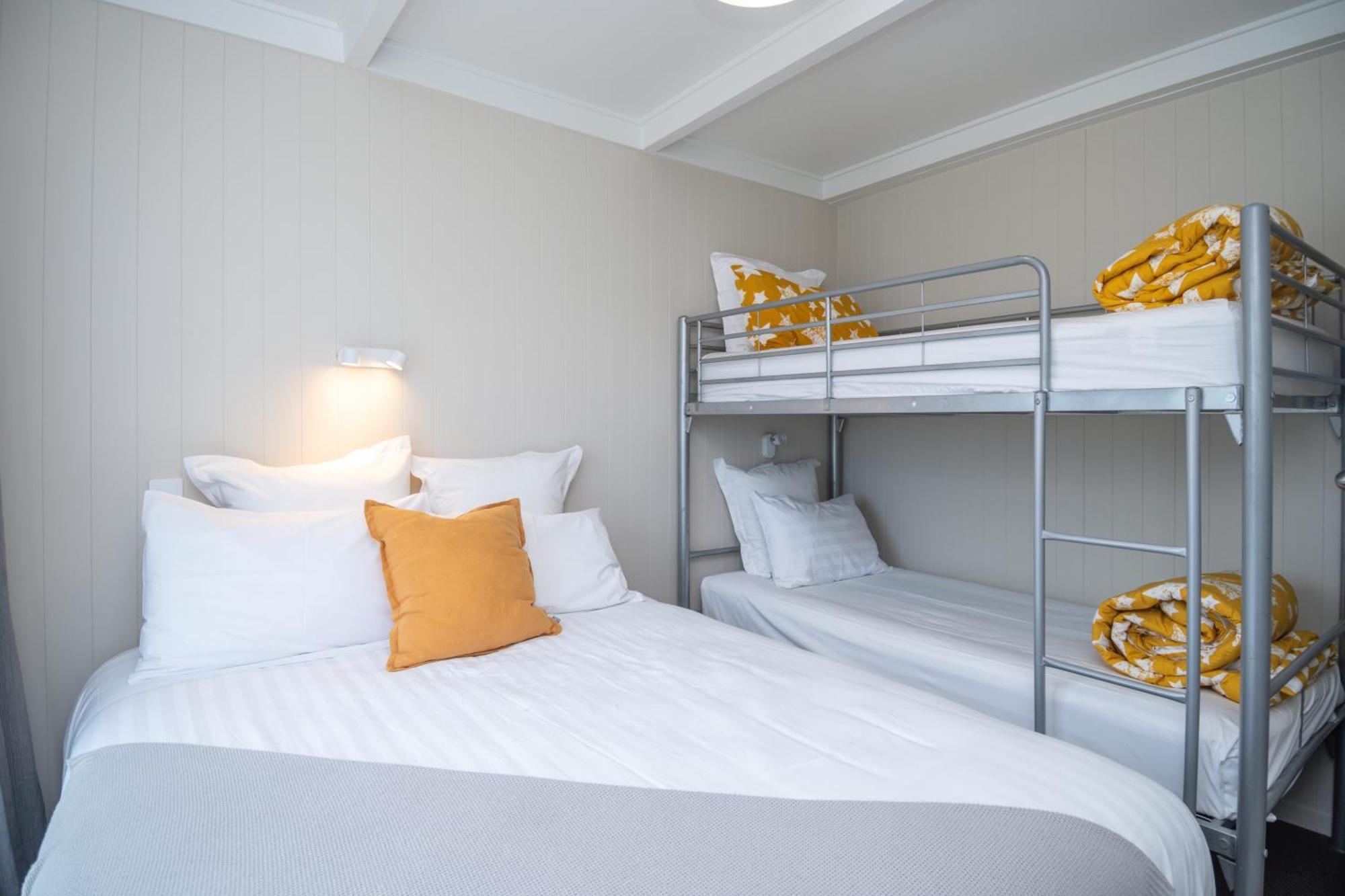 Whispering Sands Beachfront Motel Гизбърн Екстериор снимка