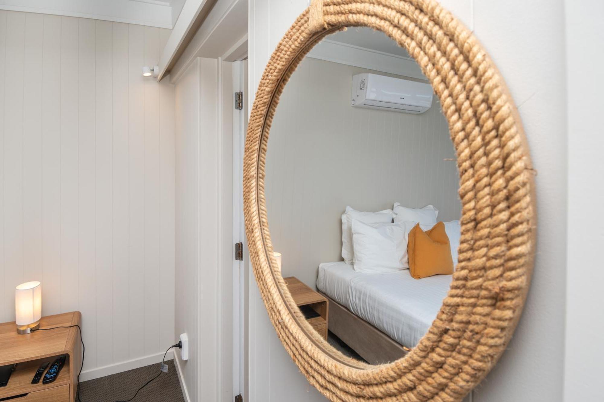 Whispering Sands Beachfront Motel Гизбърн Екстериор снимка