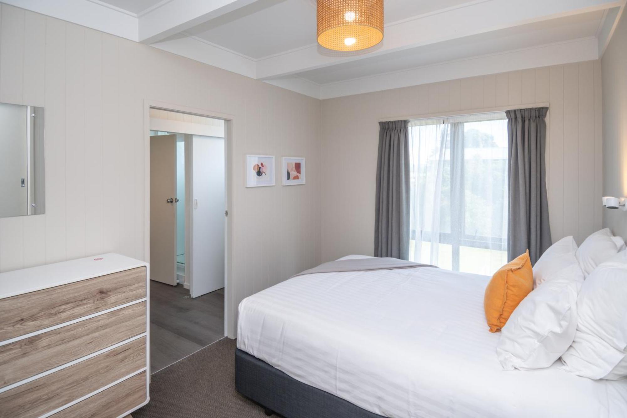 Whispering Sands Beachfront Motel Гизбърн Екстериор снимка