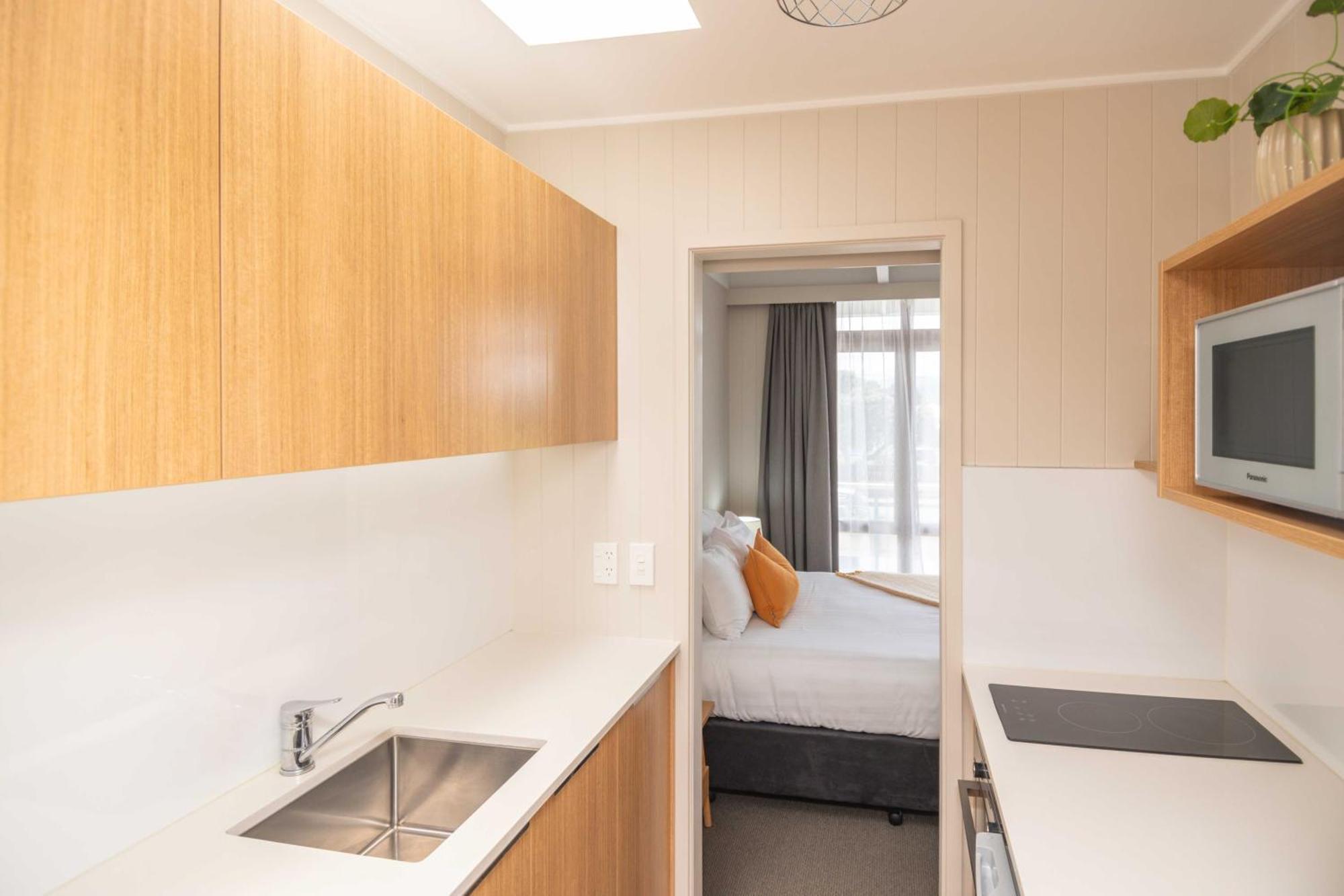 Whispering Sands Beachfront Motel Гизбърн Екстериор снимка